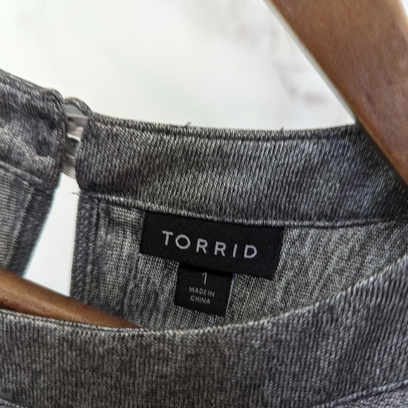 Torrid Shirt Womens 1 1X Silver Tank Top High Neck Pleated Goddess Metallic - Picture 4 of 13